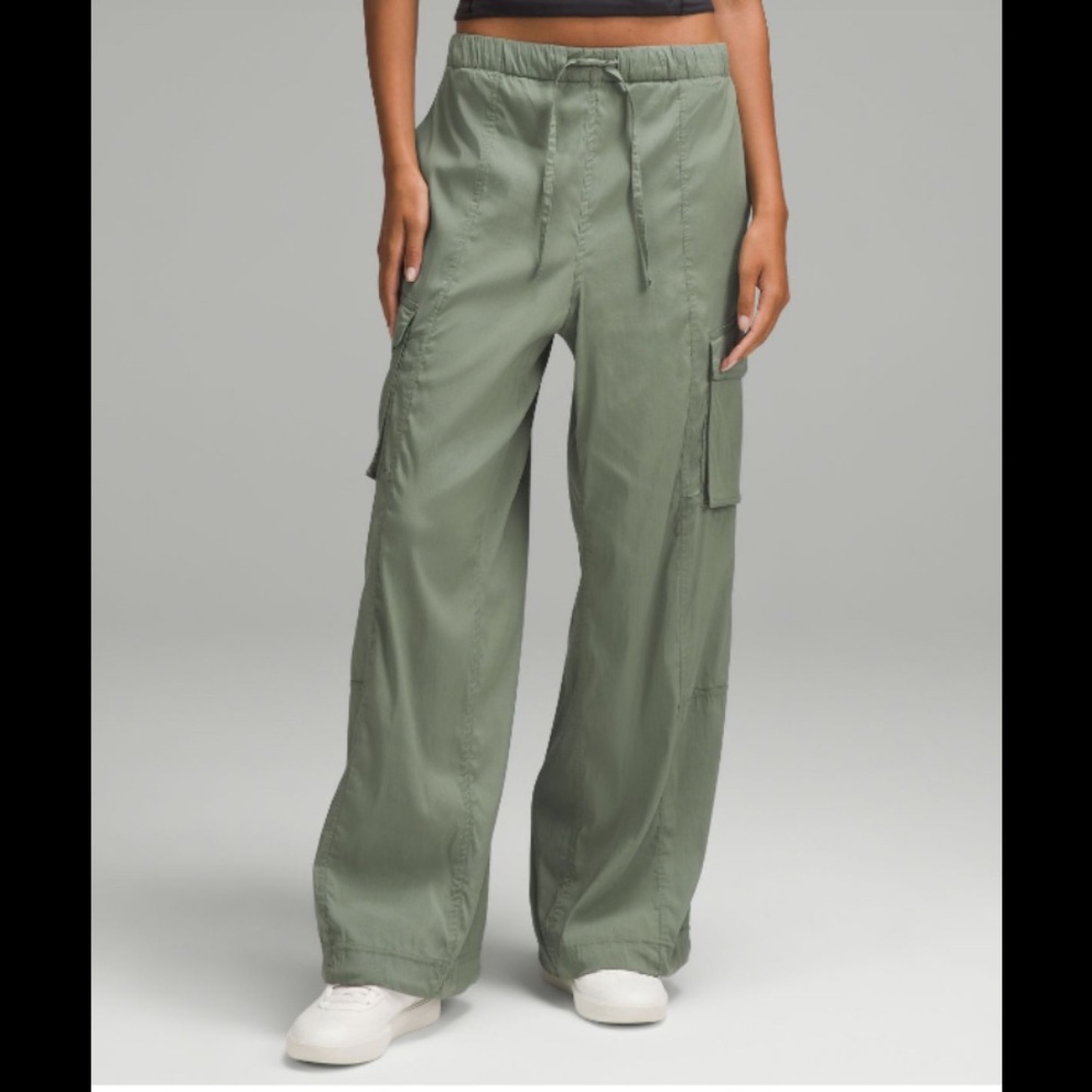 Lululemon Green Lightweight Adjustable Mid-Rise Cargo Pant
